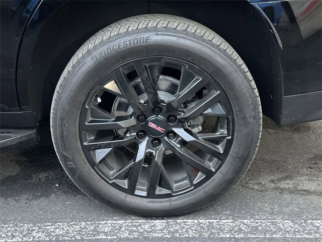 Used 2023 GMC Yukon SLT w/ SLT Luxury Package image 5