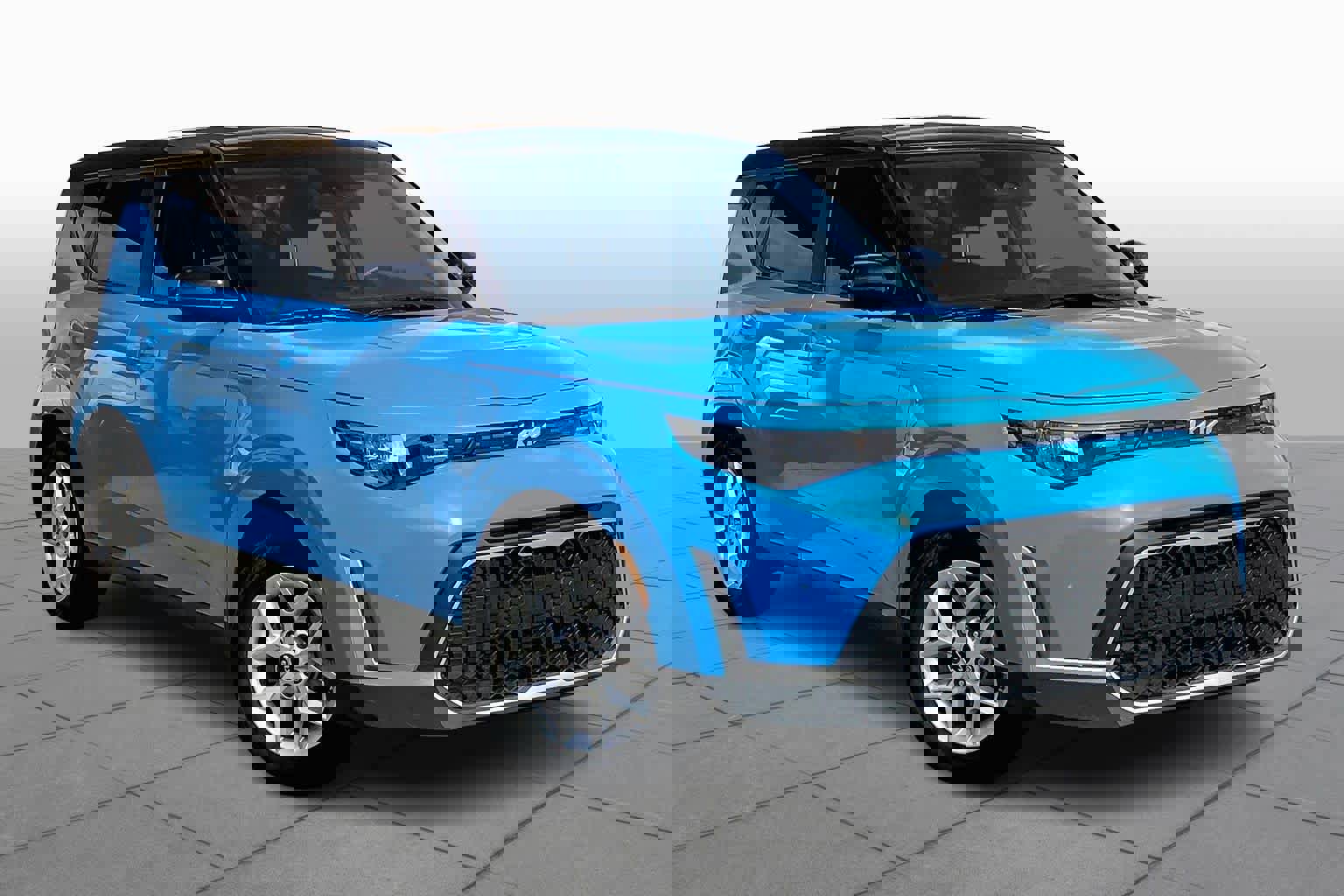 Used 2023 Kia Soul S image 2