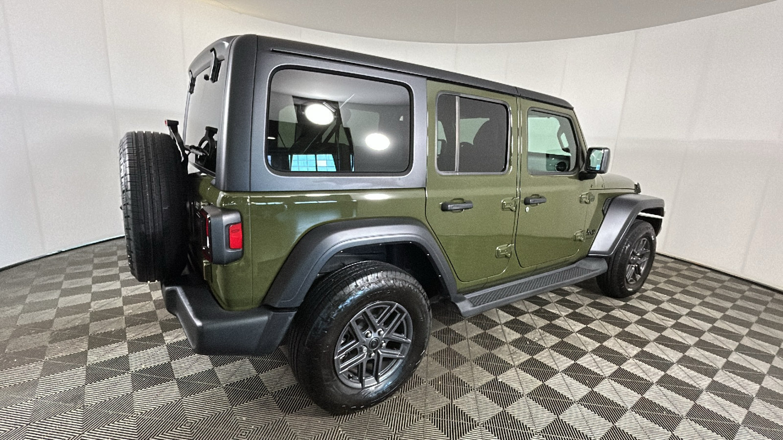Used 2024 Jeep Wrangler Unlimited Sport AWD/4WD image 3