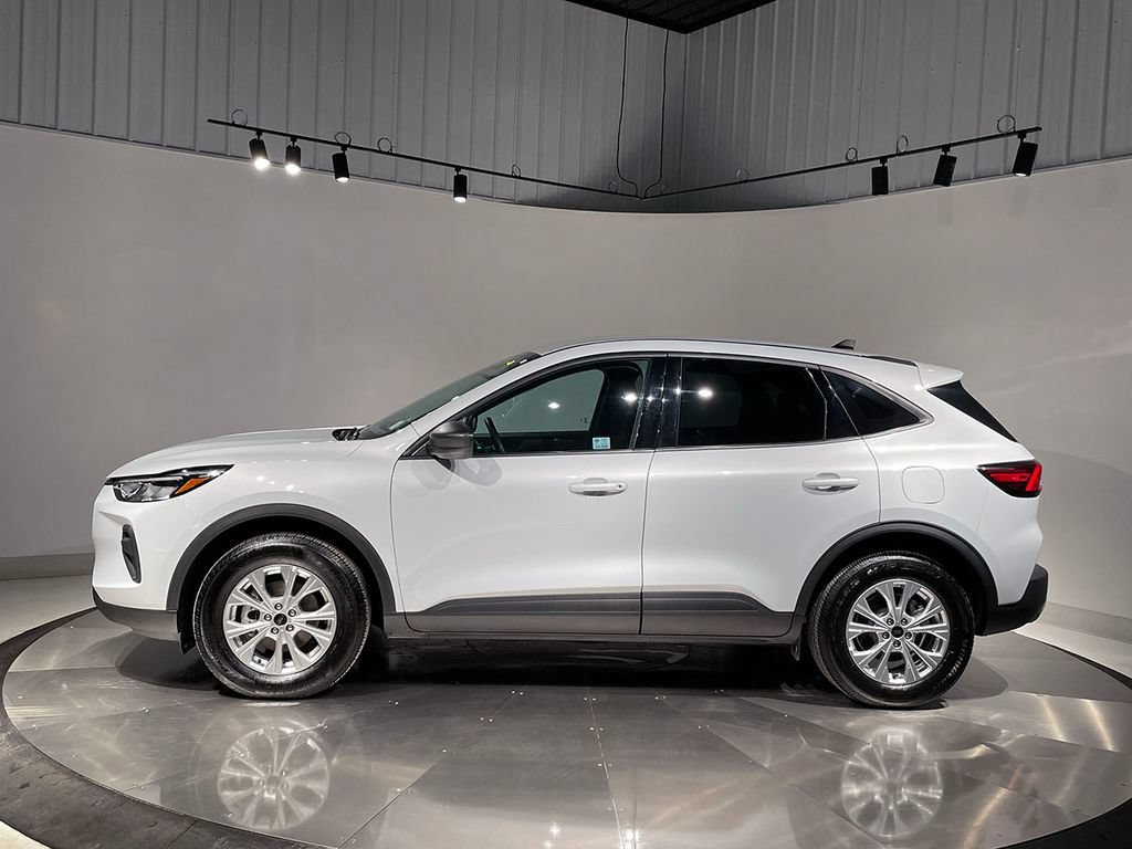 Used 2025 Ford Escape Active AWD/4WD image 14