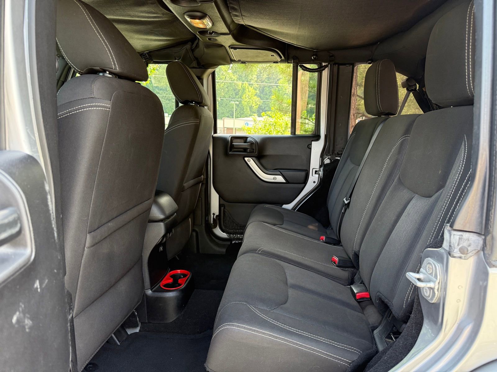 Used 2016 Jeep Wrangler Unlimited Sahara image 34