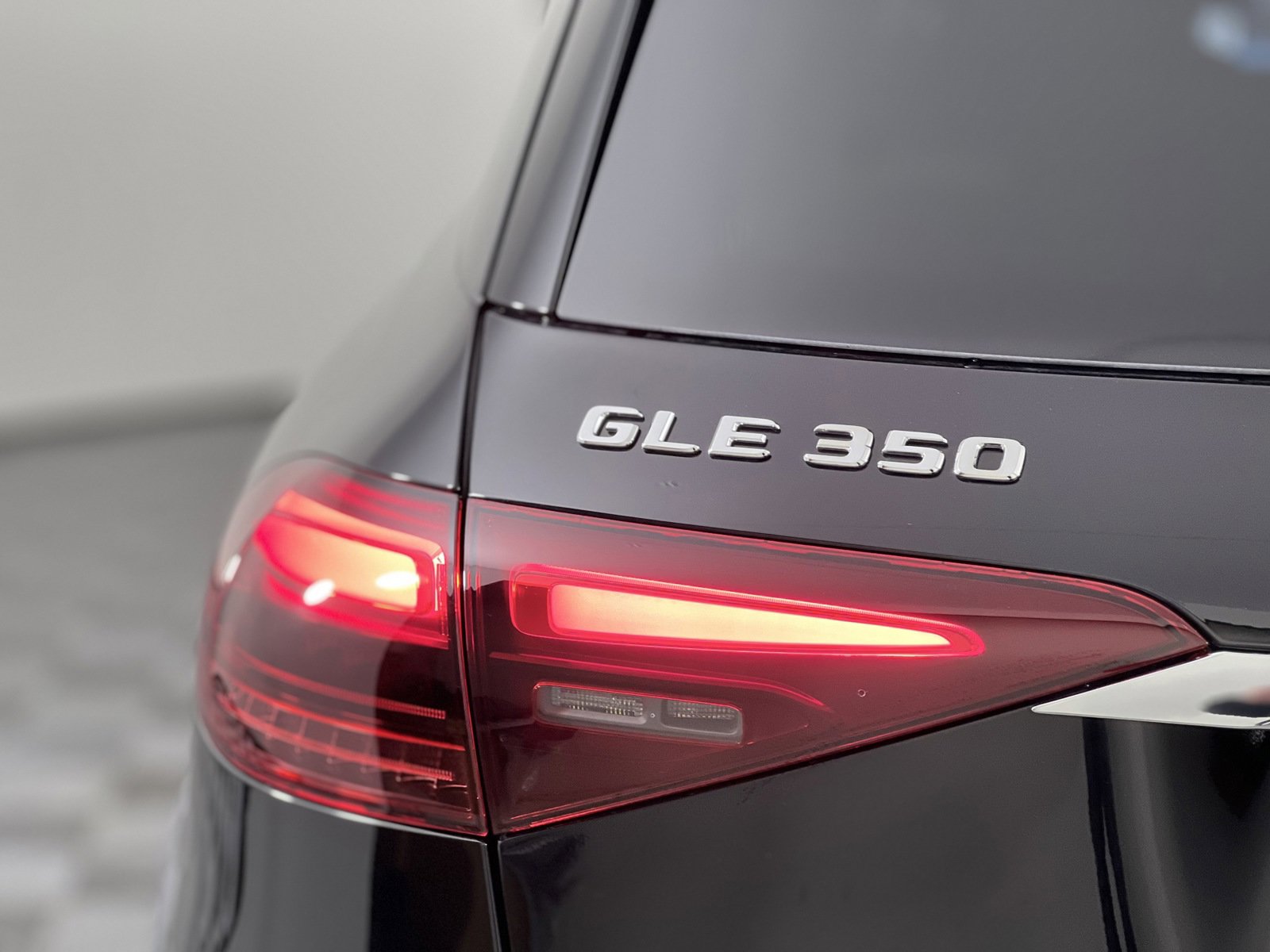 Used 2025 Mercedes-Benz GLE 350 4MATIC image 13