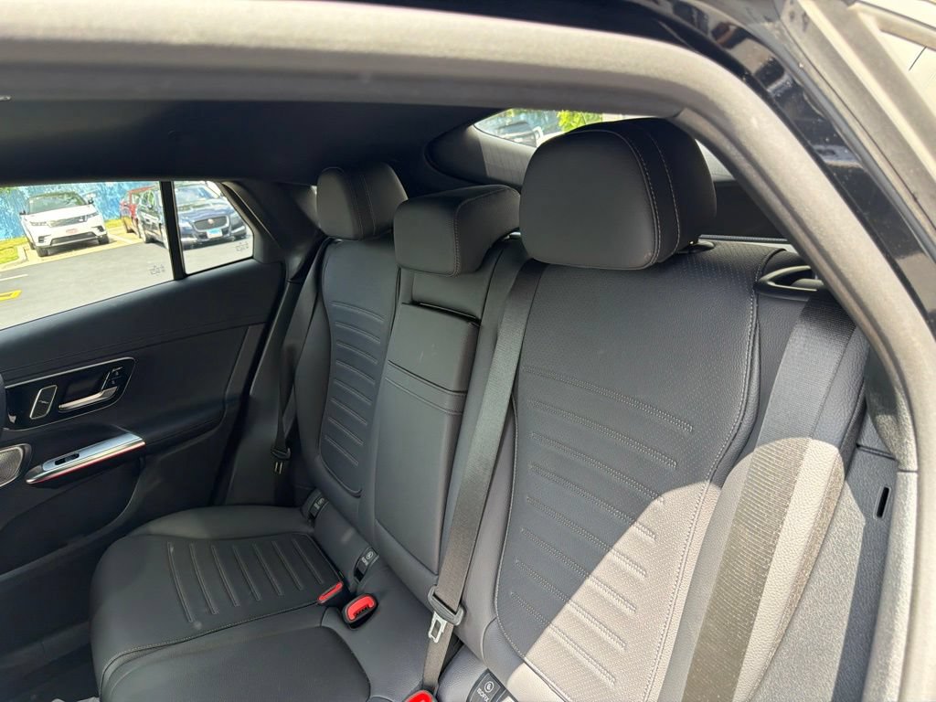 Used 2025 Mercedes-Benz GLC 300 4MATIC image 10