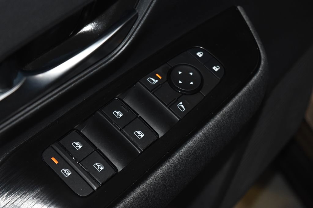 Certified 2025 Nissan Kicks SV FWD image 5
