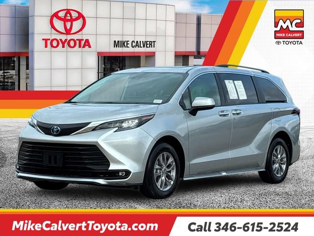 Used 2025 Toyota Sienna XLE FWD image 1