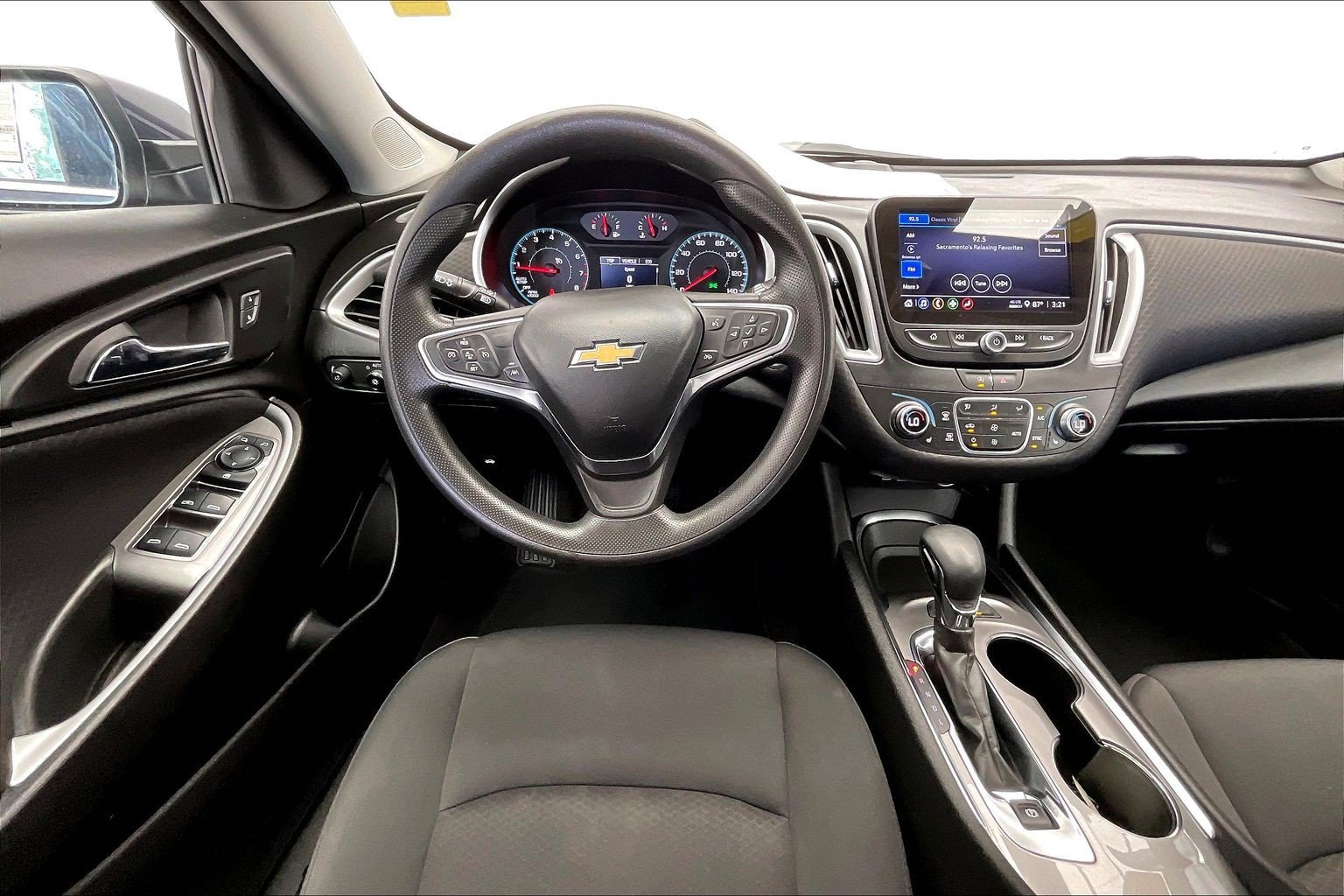 Used 2025 Chevrolet Malibu LT FWD image 4