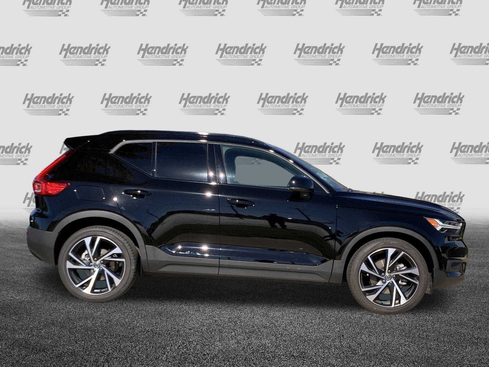 Used 2022 Volvo XC40 T5 R-Design w/ Advanced Package image 11