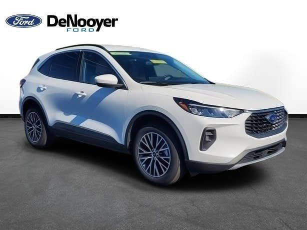 Used 2023 Ford Escape SE image 3