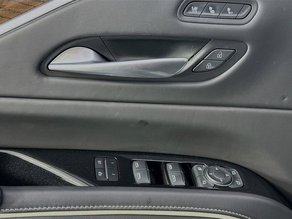 Used 2023 Cadillac Escalade Sport Platinum w/ LPO, ONYX Package image 23