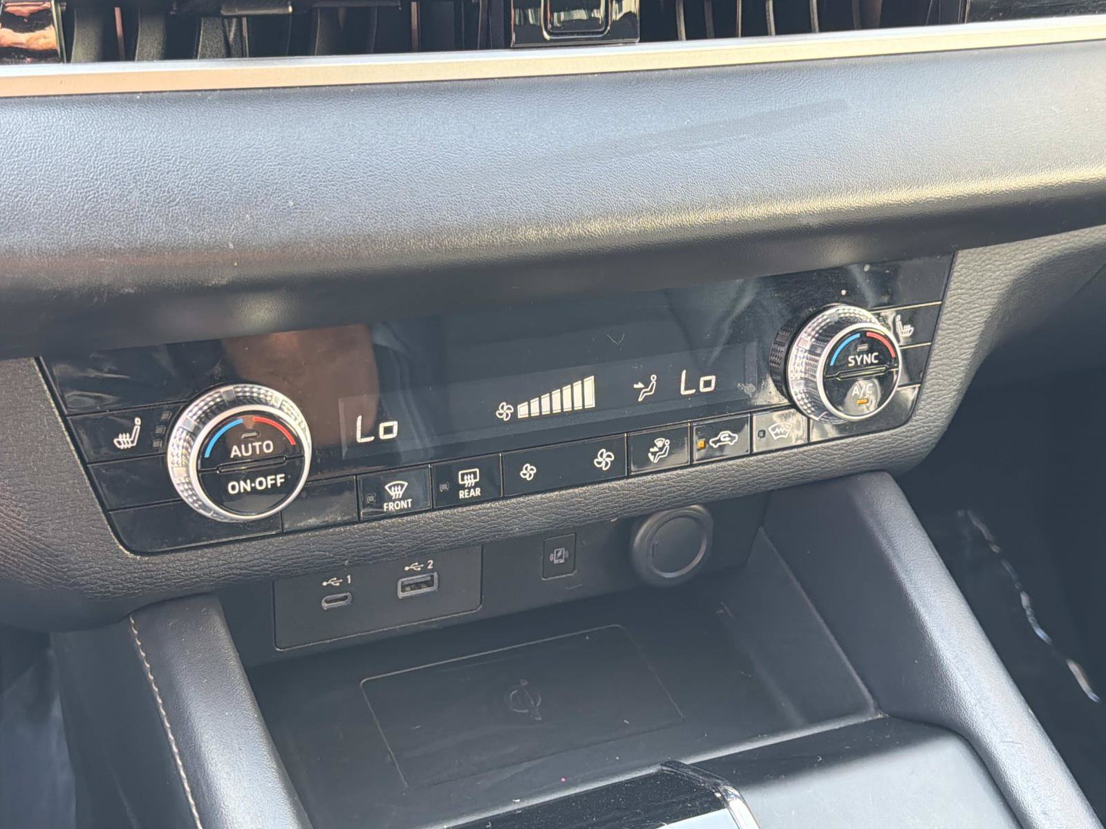 Used 2024 Mitsubishi Outlander AWD image 26