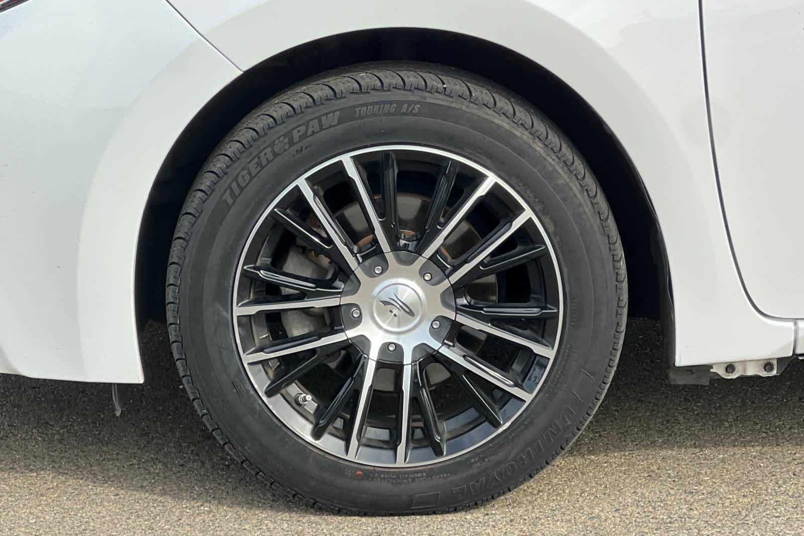 Used 2016 Toyota Corolla LE FWD image 13