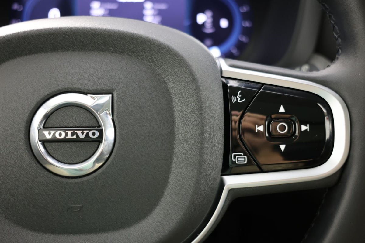 Used 2025 Volvo XC60 B5 Plus AWD/4WD image 29