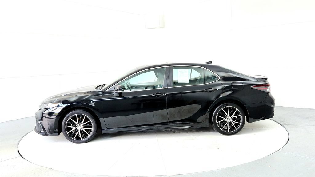Used 2024 Toyota Camry SE w/ Cold Weather Package AWD/4WD image 3