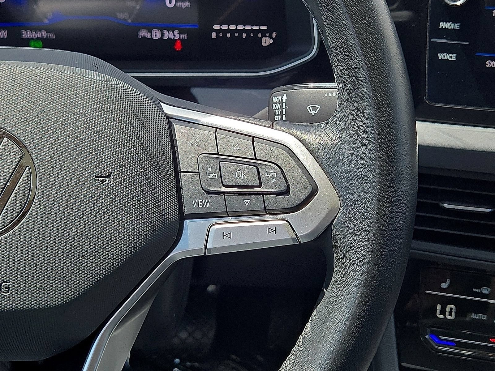 Used 2025 Volkswagen Jetta SE FWD image 18