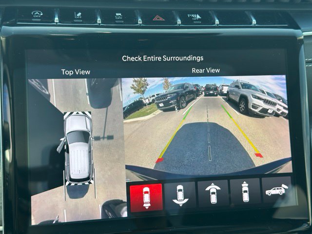 Used 2023 Jeep Grand Cherokee Limited w/ Luxury Tech Group II AWD/4WD image 31