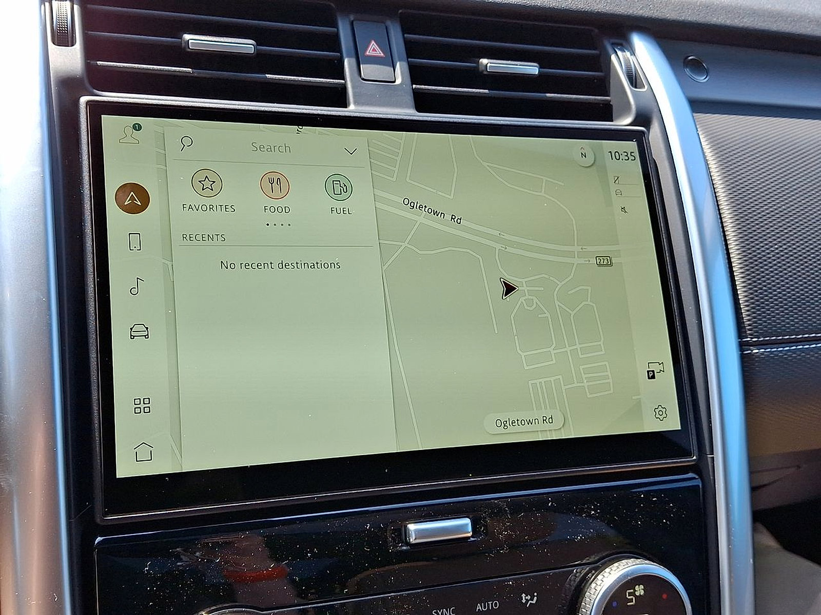 Certified 2025 Land Rover Discovery Dynamic SE image 23