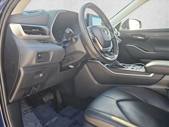 Used 2022 Toyota Highlander XLE image 10