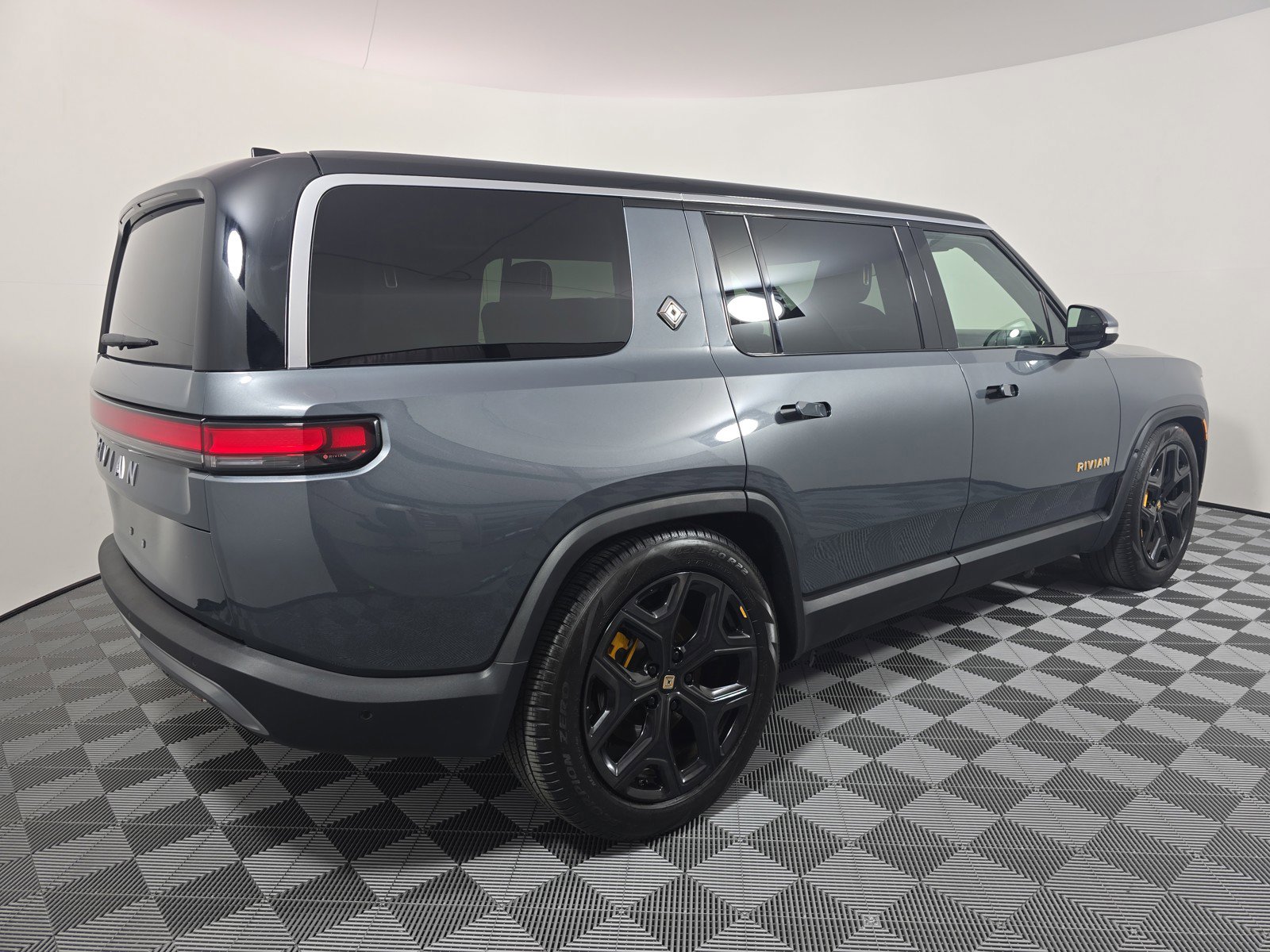 Used 2023 Rivian R1S Adventure AWD/4WD image 5