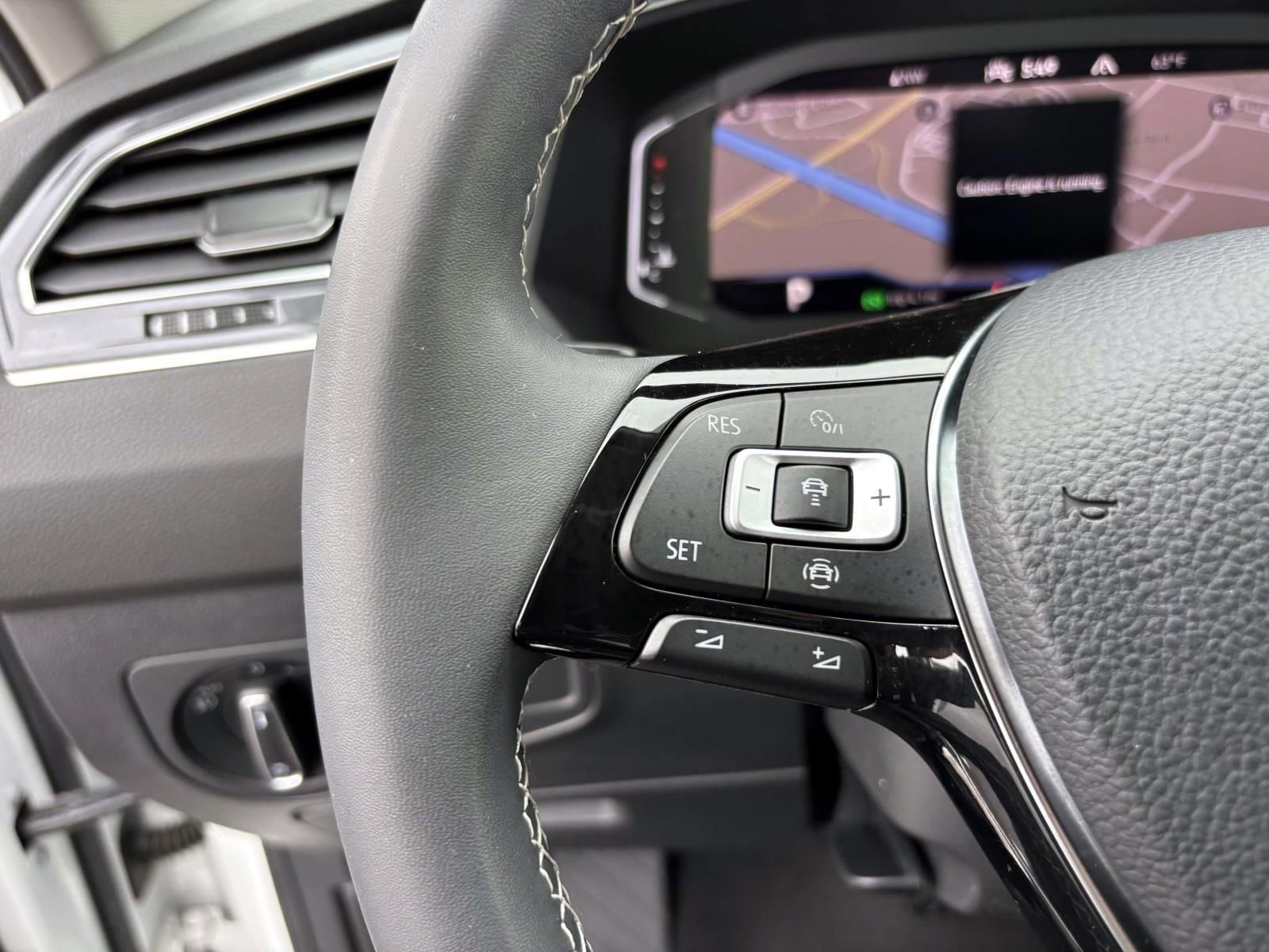 Used 2021 Volkswagen Tiguan SEL image 18