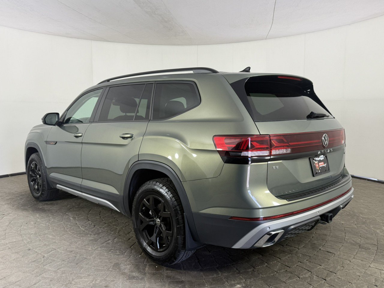 Used 2025 Volkswagen Atlas Peak Edition SE AWD/4WD image 5
