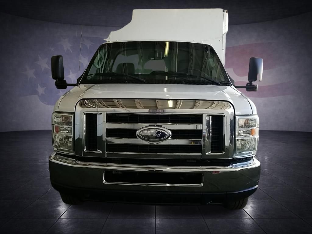 Used 2015 Ford E-450 and Econoline 450 Super Duty w/ Power Windows & Locks Group image 3