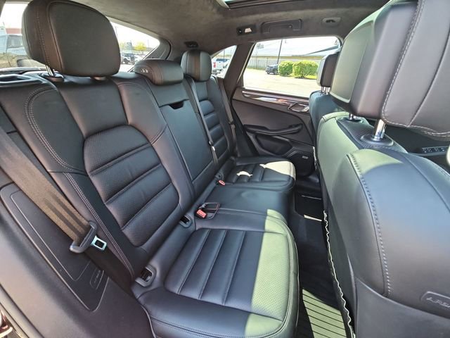 Used 2017 Porsche Macan Turbo AWD/4WD image 26