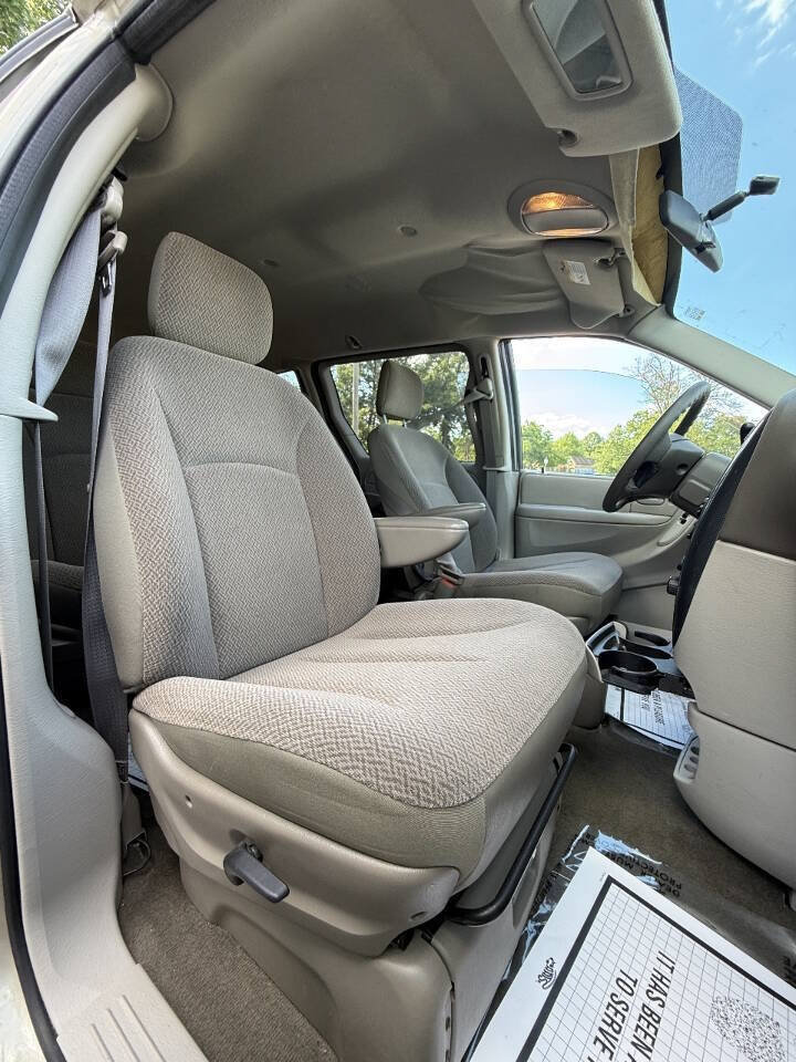 Used 2007 Dodge Caravan SXT FWD image 17