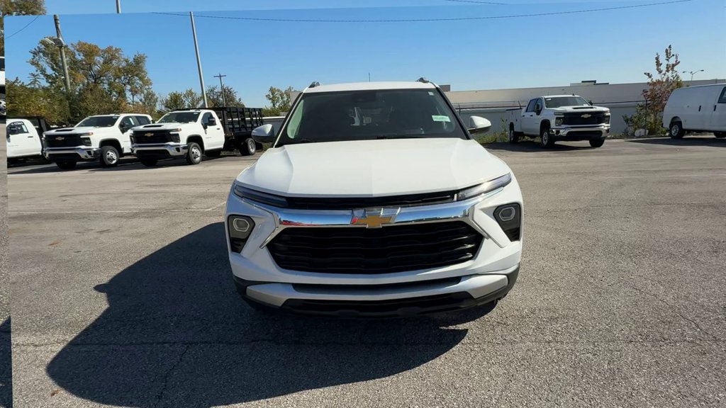 Used 2025 Chevrolet TrailBlazer LT w/ Convenience Package AWD/4WD image 3