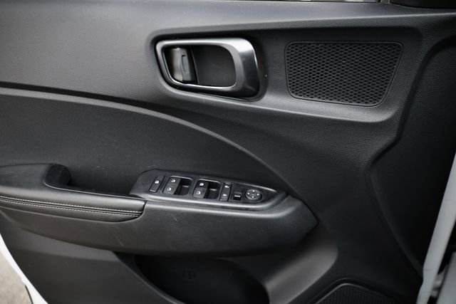 Used 2023 Hyundai Venue Limited image 14