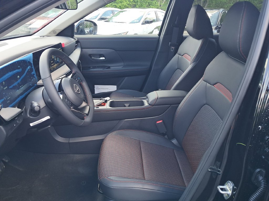 New 2026 Nissan Kicks SR FWD image 10