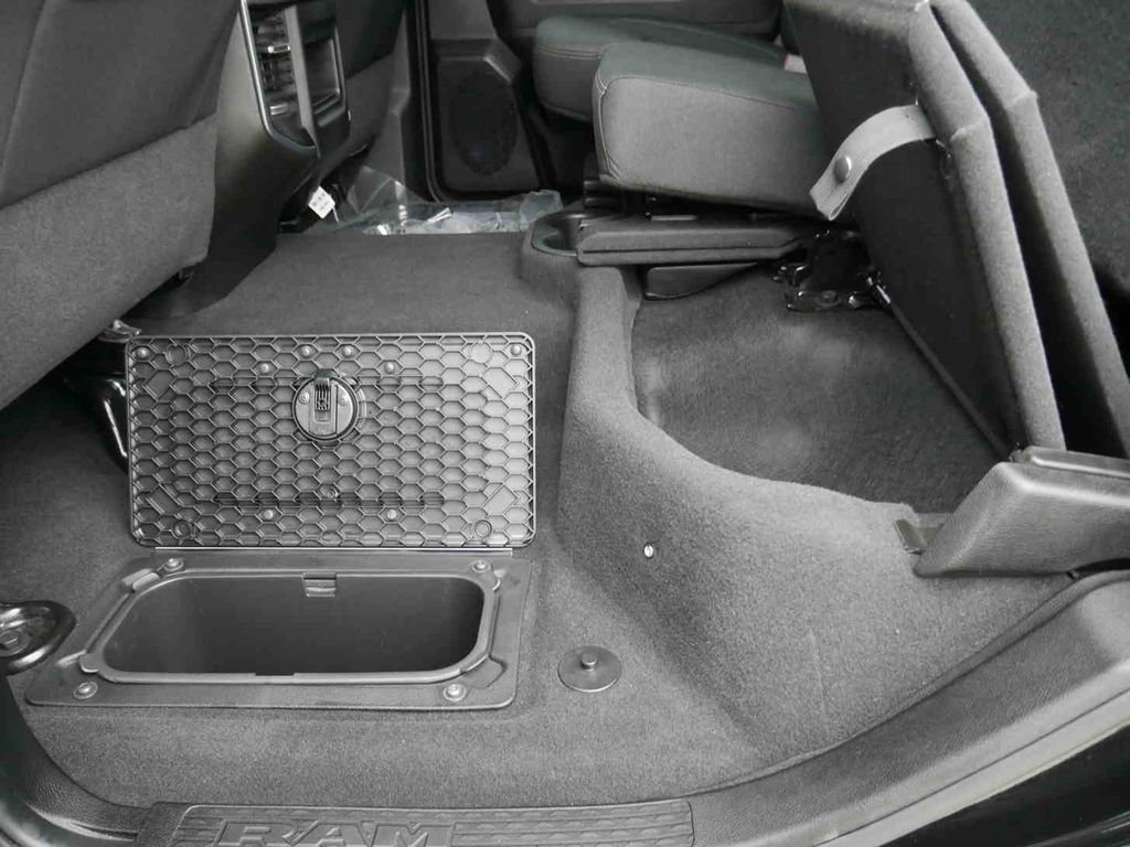 Used 2025 RAM 3500 Big Horn image 21