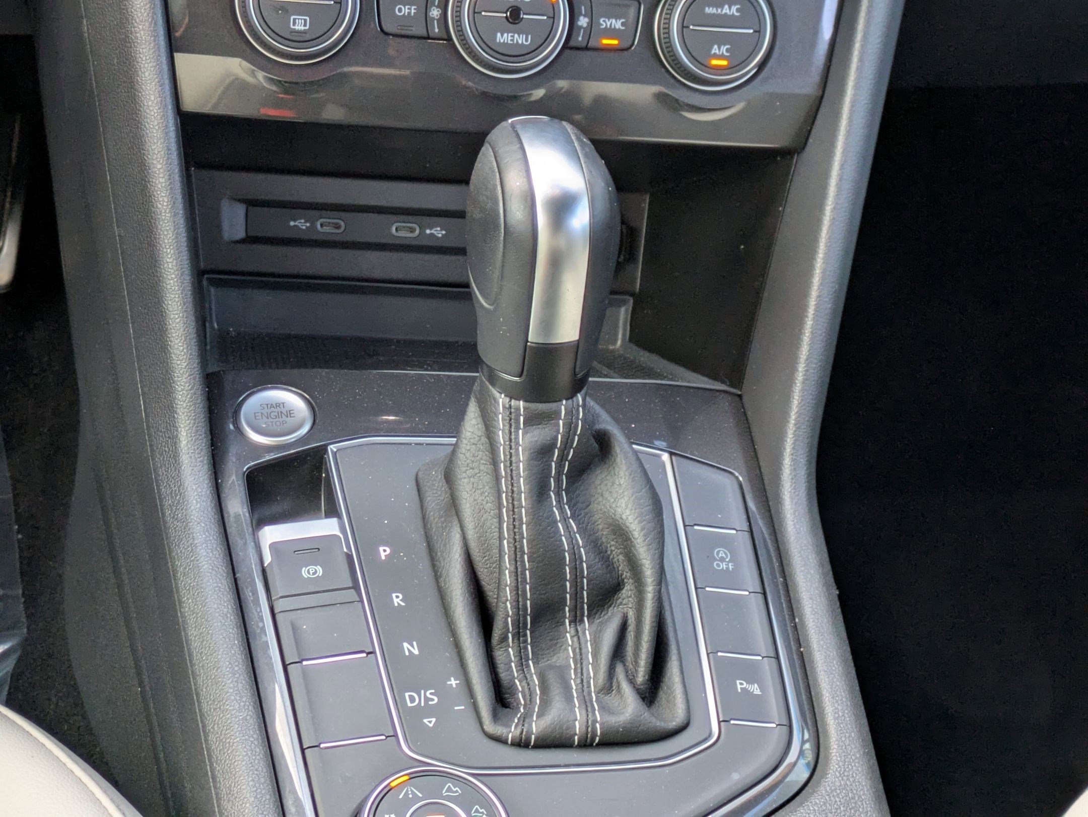 Used 2021 Volkswagen Tiguan SE image 20