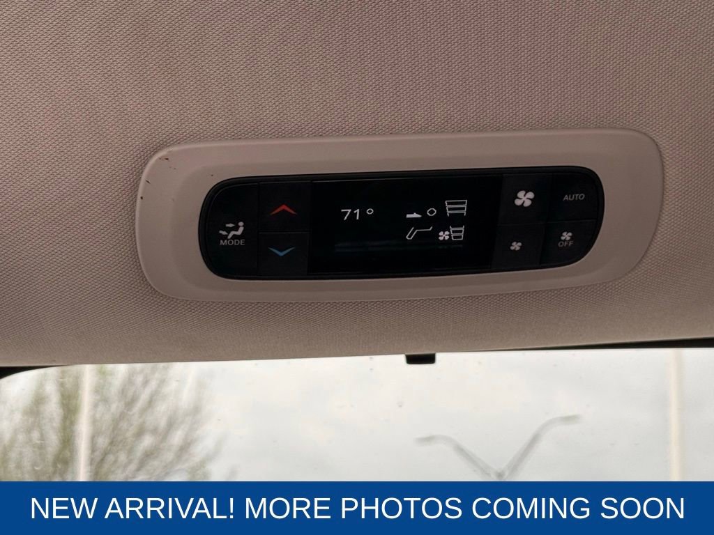 Used 2024 Chrysler Pacifica Touring-L image 20