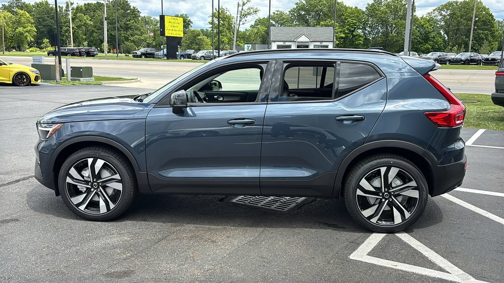 New 2026 Volvo XC40 B5 Plus w/ Protection Package Premier AWD/4WD image 3