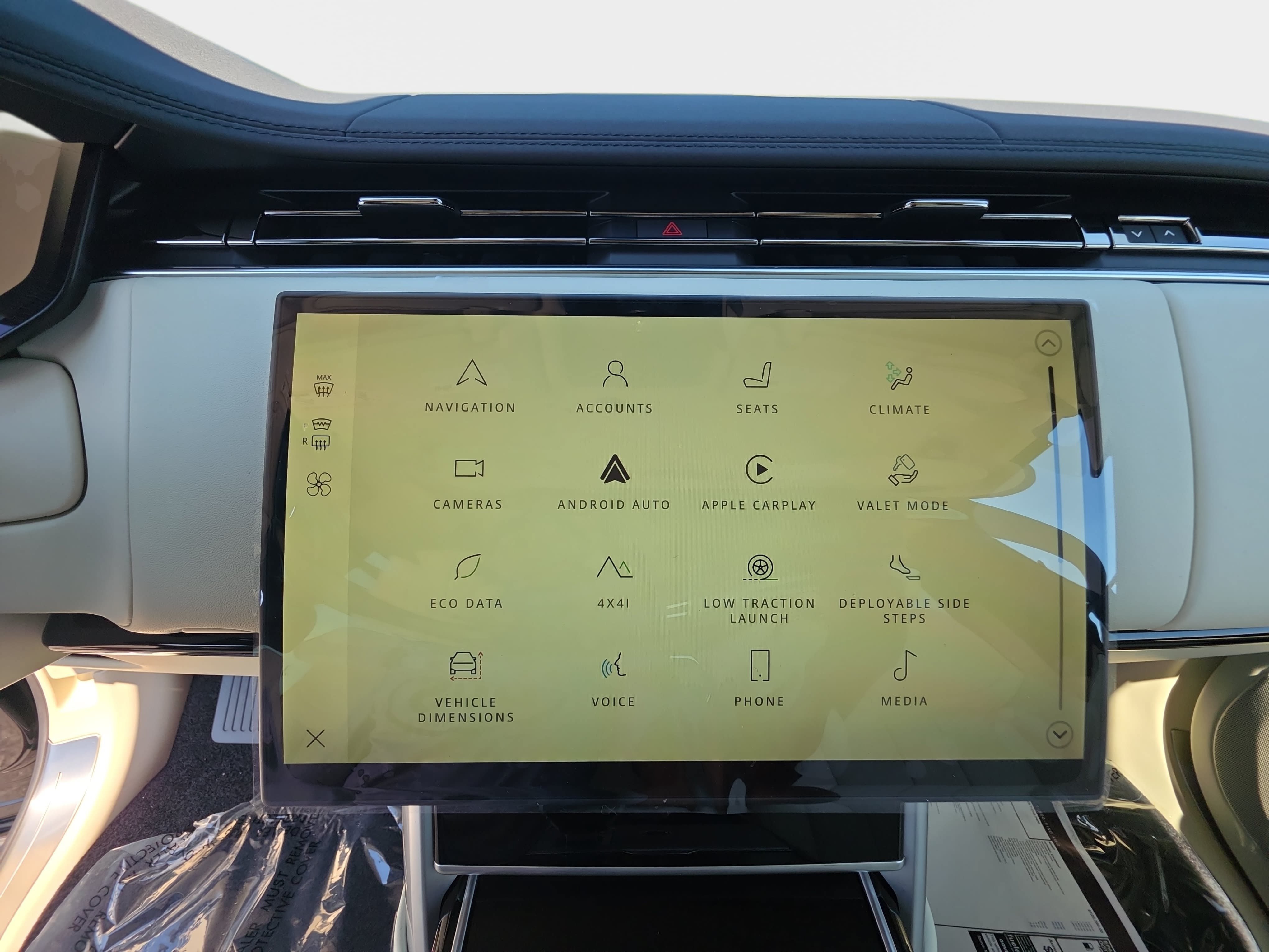 New 2026 Land Rover Range Rover Long Wheelbase SE AWD/4WD image 24