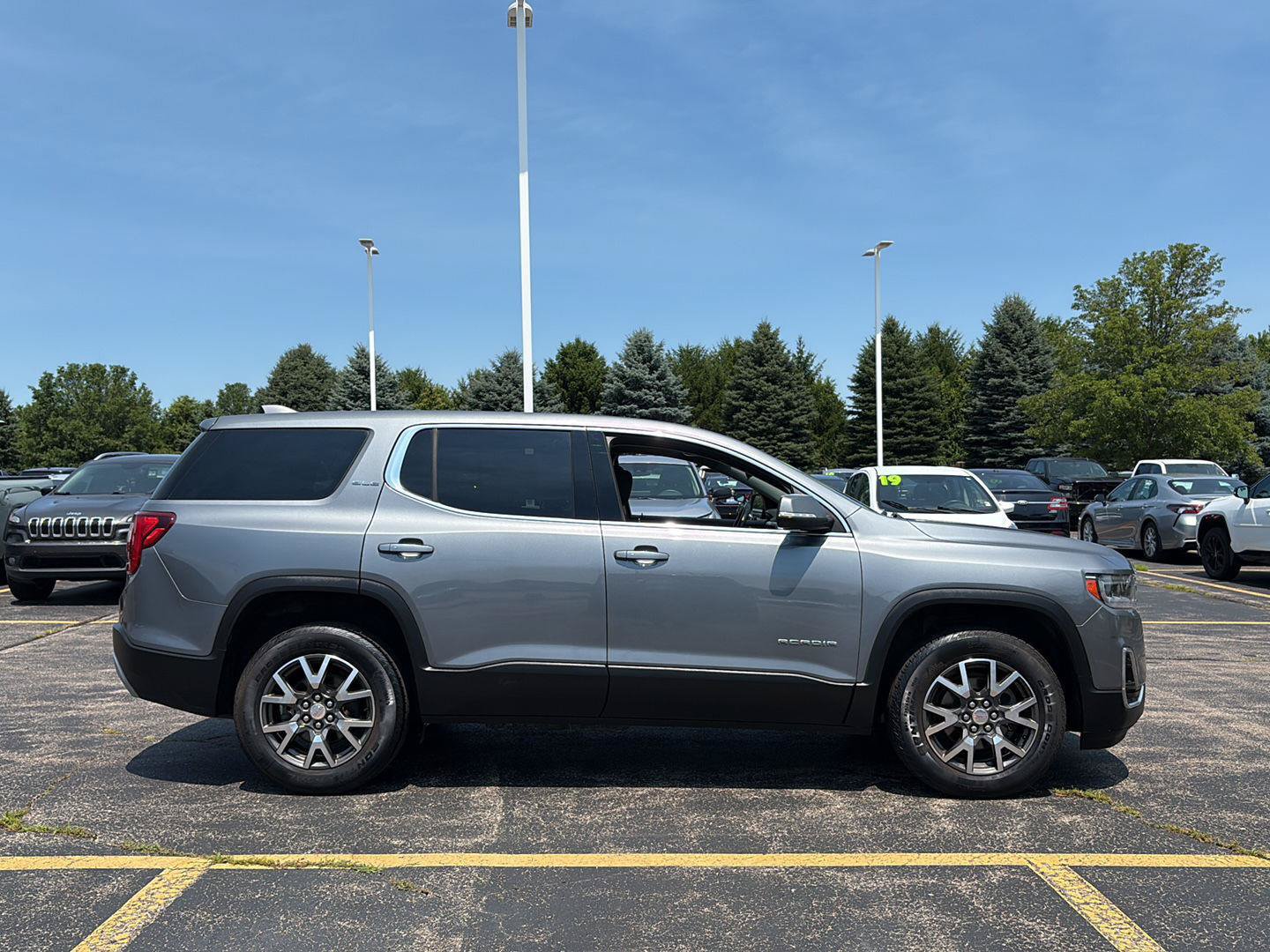 Used 2020 GMC Acadia SLE FWD image 27