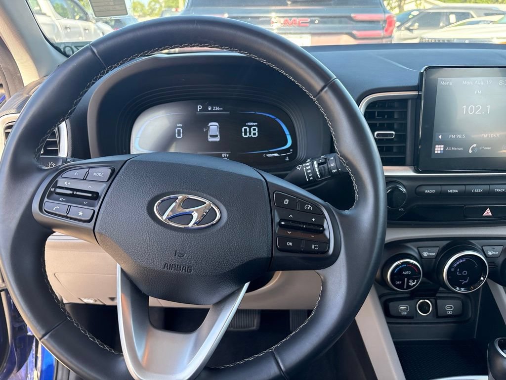 Used 2025 Hyundai Venue SEL FWD image 2