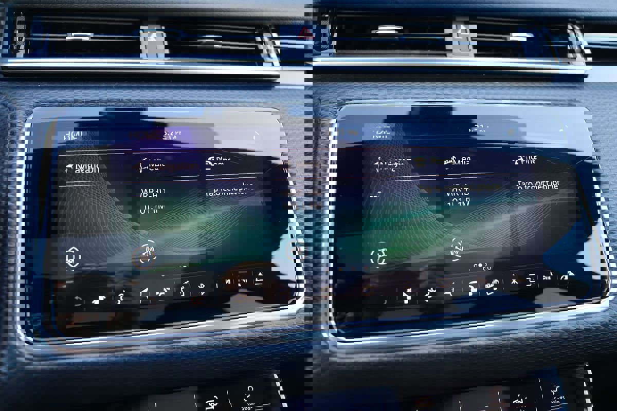 Used 2018 Land Rover Range Rover Velar R-Dynamic SE image 23