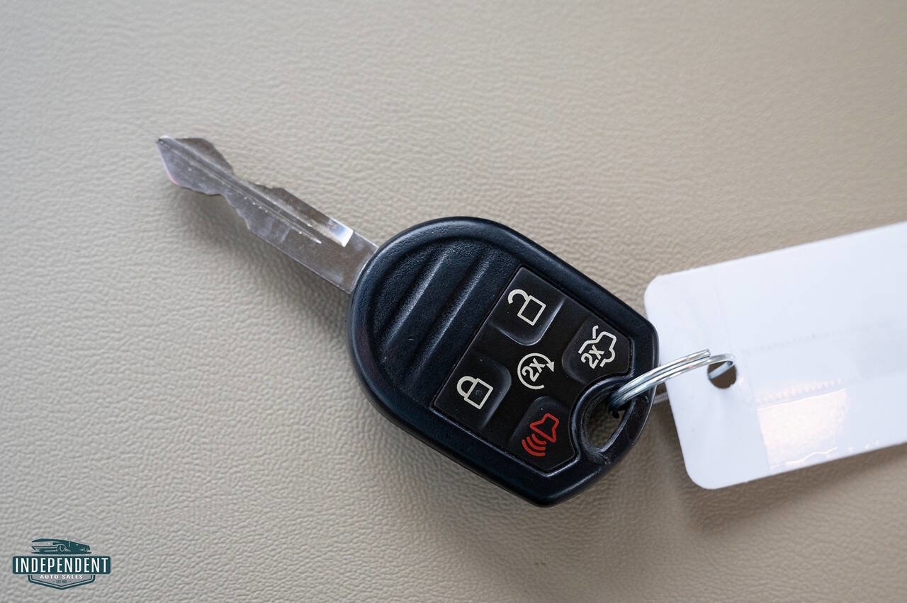 Used 2013 Ford Taurus SEL image 24