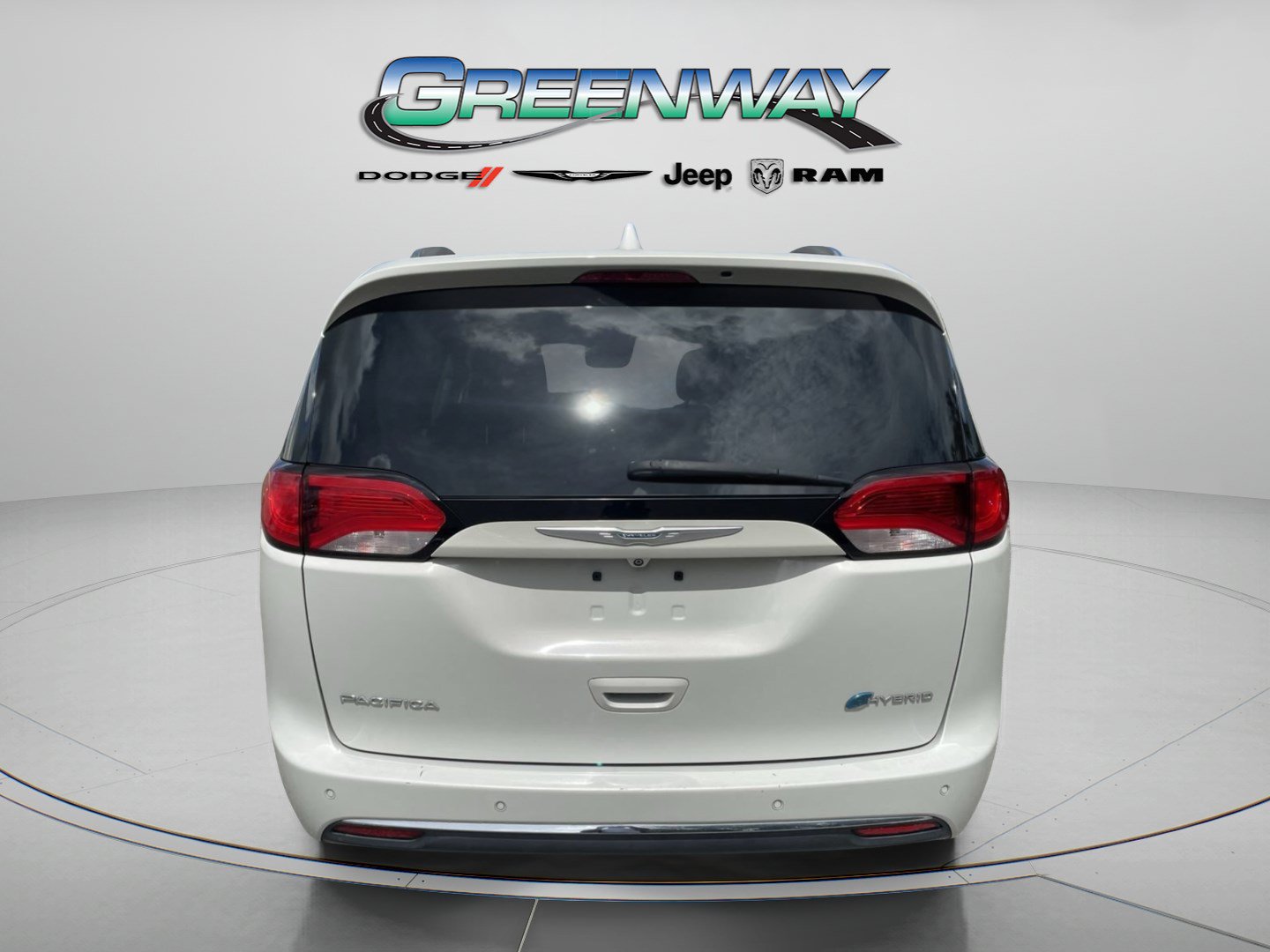 Used 2017 Chrysler Pacifica Platinum FWD image 3