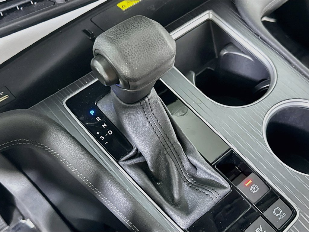 Used 2025 Toyota Sienna LE FWD image 34