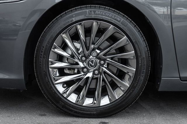 Used 2024 Lexus ES 300h w/ Luxury Package image 14