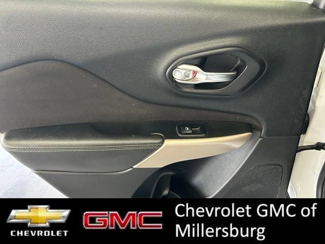 Used 2018 Jeep Cherokee Latitude w/ Altitude Package AWD/4WD image 22