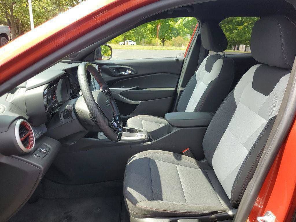 Used 2024 Chevrolet Trax RS w/ Driver Confidence Package FWD image 5