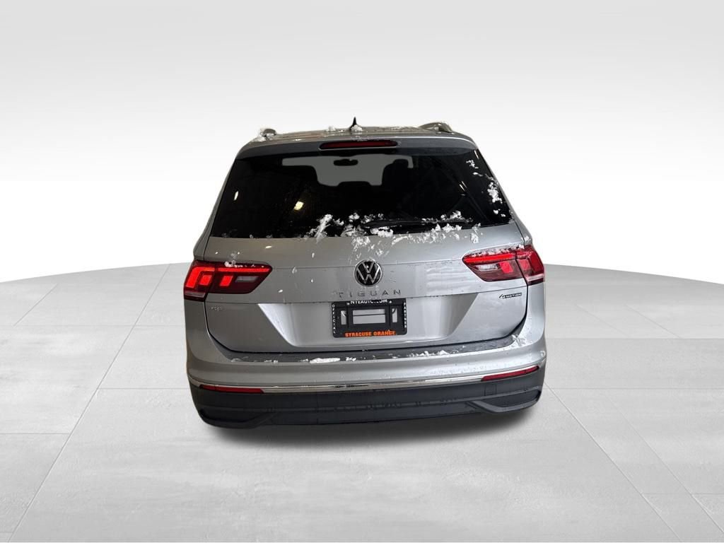 Used 2024 Volkswagen Tiguan SE image 5