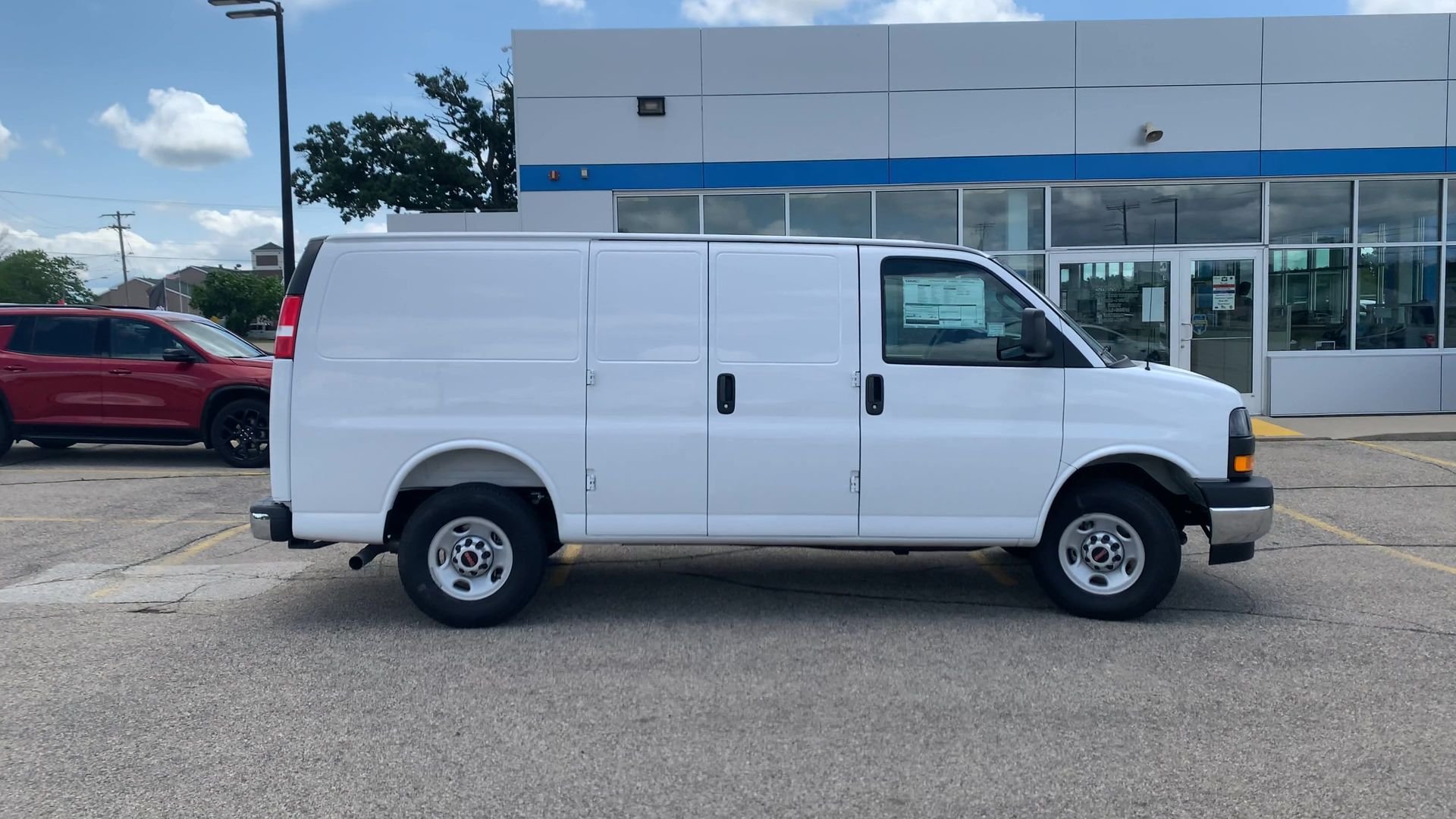 New 2025 GMC Savana 2500 w/ Driver Convenience Package RWD image 33