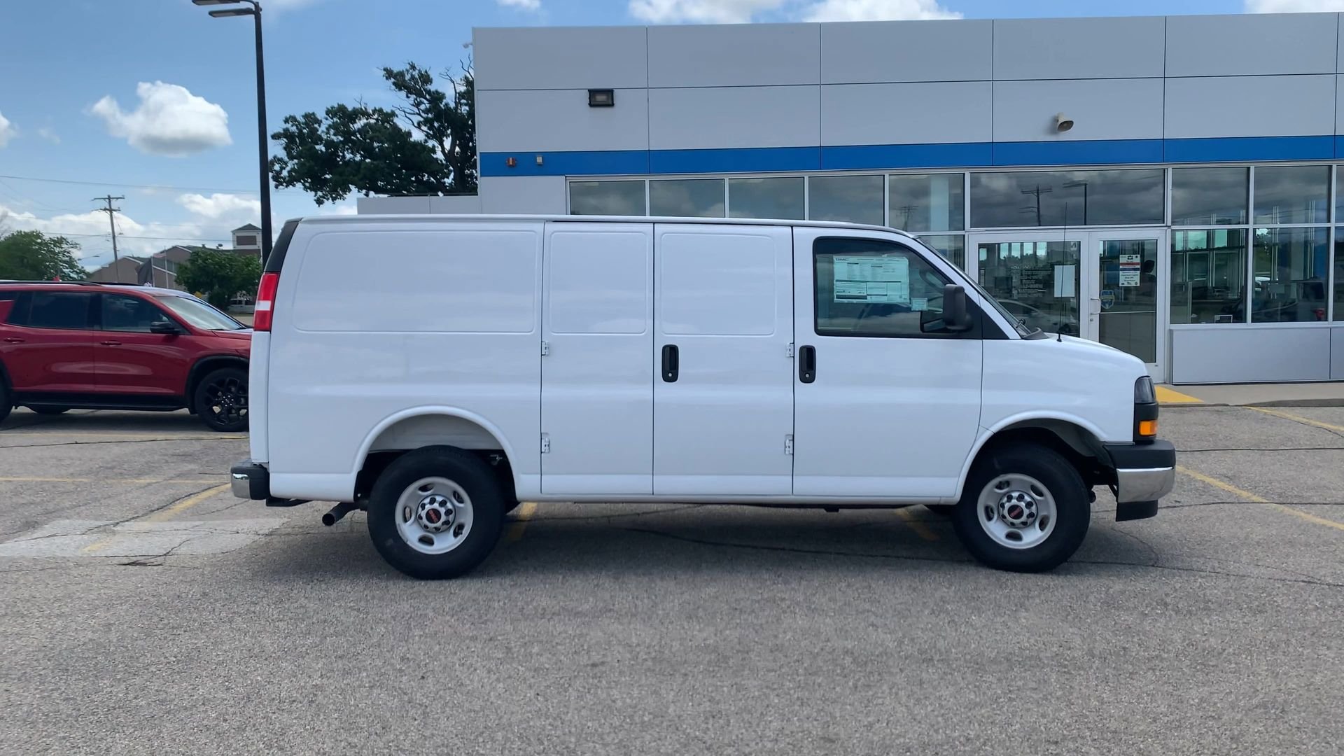 New 2025 GMC Savana 2500 w/ Driver Convenience Package RWD image 33