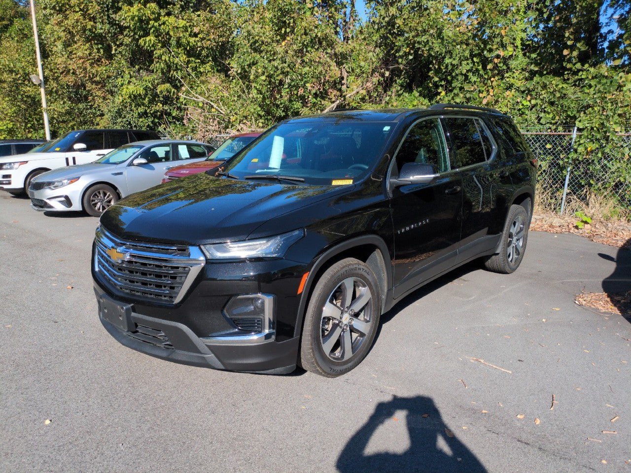 Used 2023 Chevrolet Traverse LT w/ LT Premium Package AWD/4WD image 2