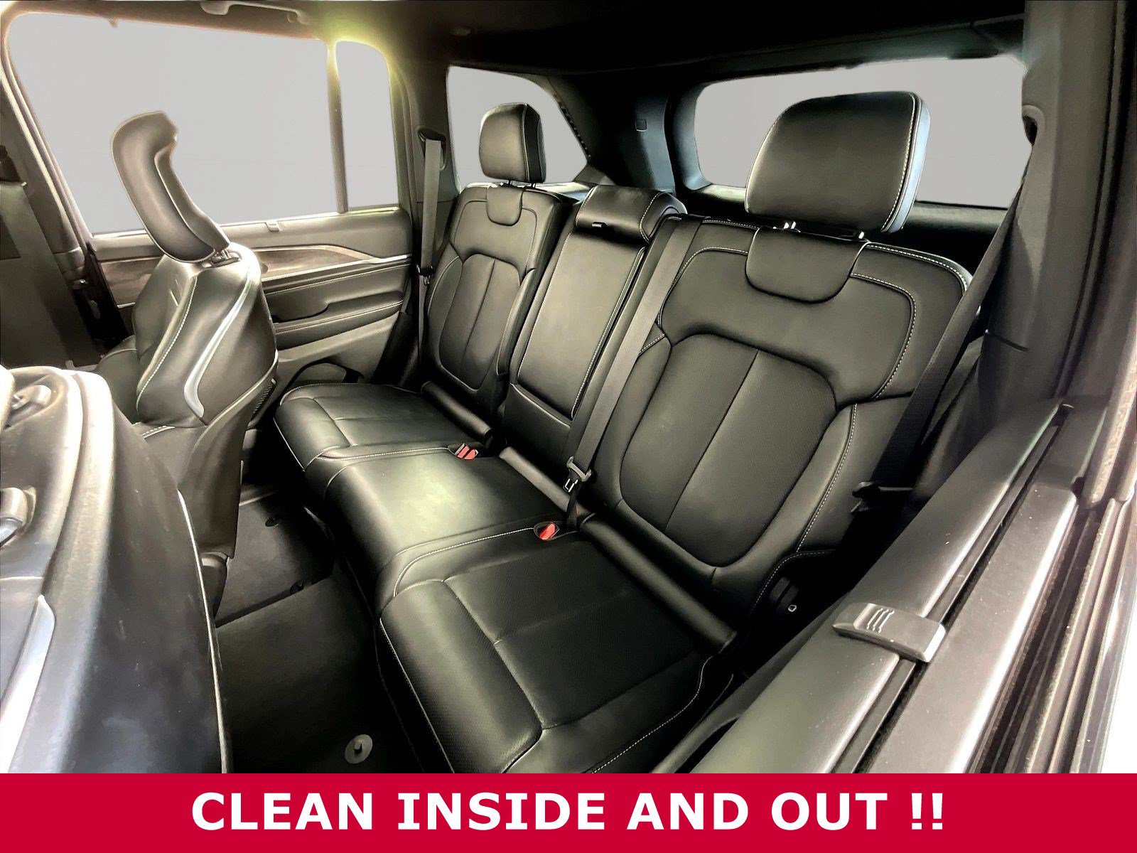 Used 2023 Jeep Grand Cherokee Overland w/ Luxury Tech Group IV AWD/4WD image 21