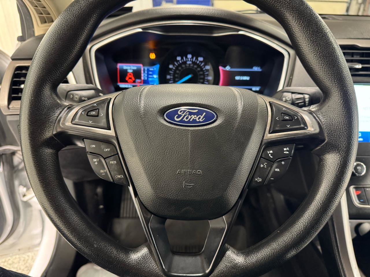 Used 2020 Ford Fusion SE image 15